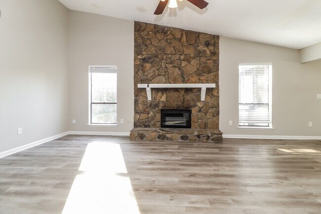 Foto del edificio - 4795 Jamerson Forest Cir