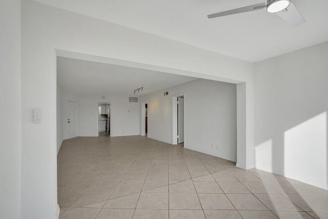 Foto del edificio - 169 Atlantis Blvd