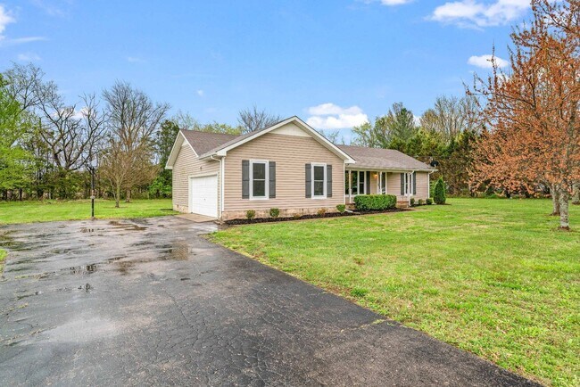 Building Photo - Murfreesboro Main Level Living with Spacio...