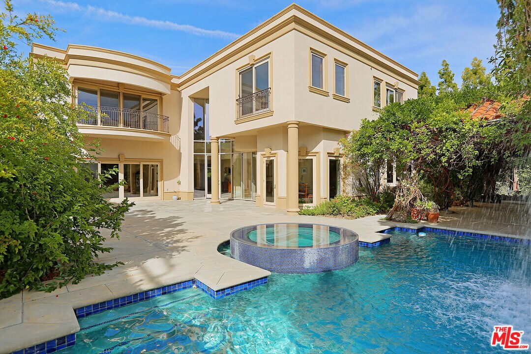 Building Photo - 621 N Roxbury Dr