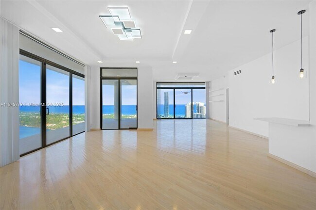 Foto del edificio - 19355 Turnberry Way