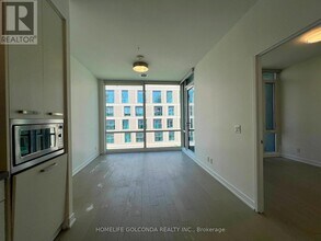 Building Photo - 455 Front St E