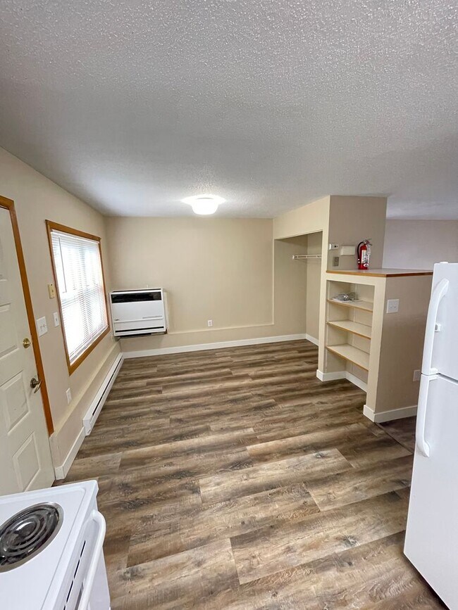 Foto del edificio - 321-323 N 3rd Ave W