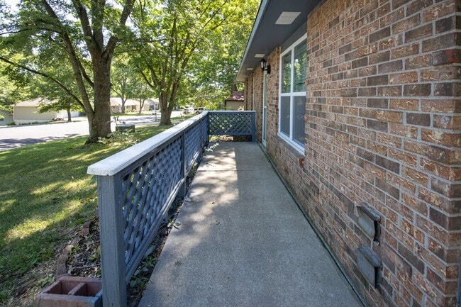 Building Photo - 3 Bed 2 Bath Home in Meadowbrook West Neighborhood