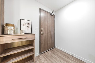Building Photo - Walnut Place