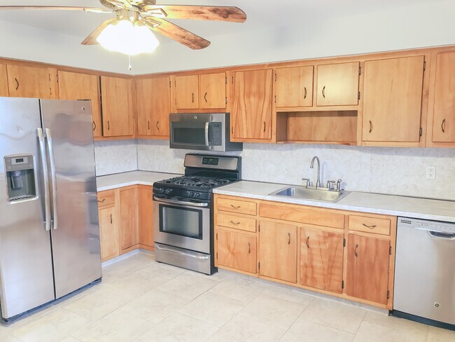 Kitchen - 36 Webster Ave