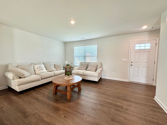 Building Photo - 4 Bedroom, 2.5 Bath Home w/ Office and 2 C...