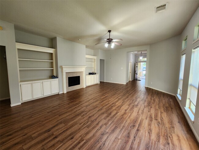 Foto del edificio - 1011 Lexington Green Dr