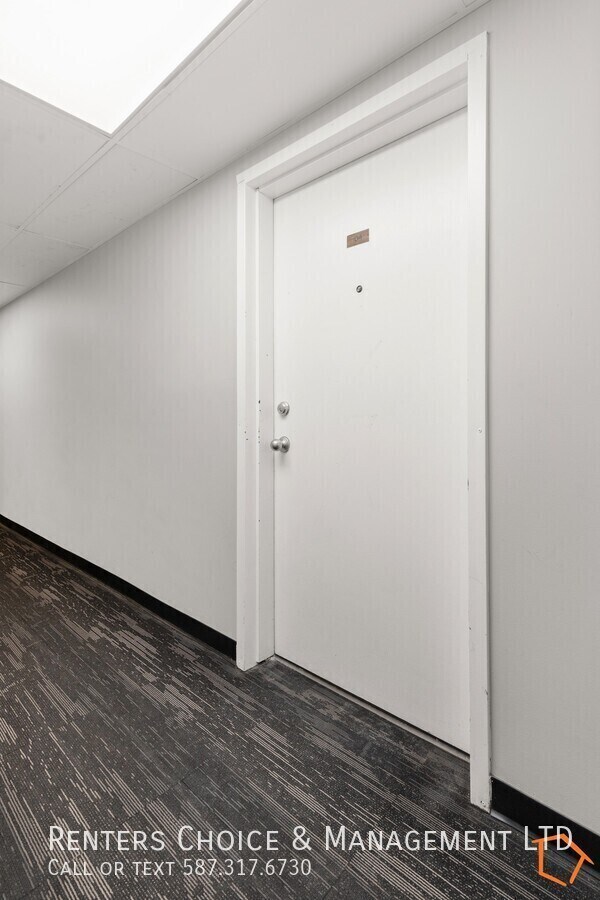 Photo du bâtiment - Main Floor Condo, No Stairs, Gas and Water...