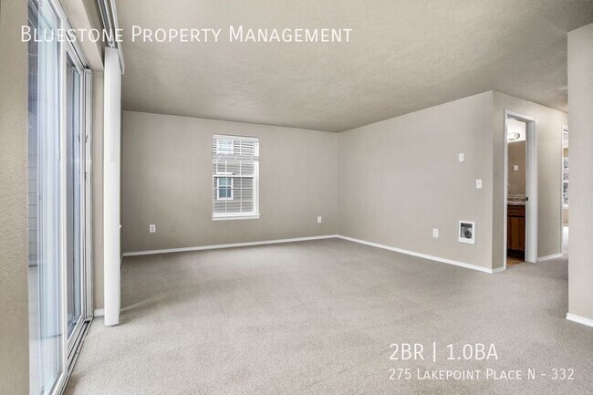 Foto del edificio - Two-Bedroom Apartment With Lake Views --Av...