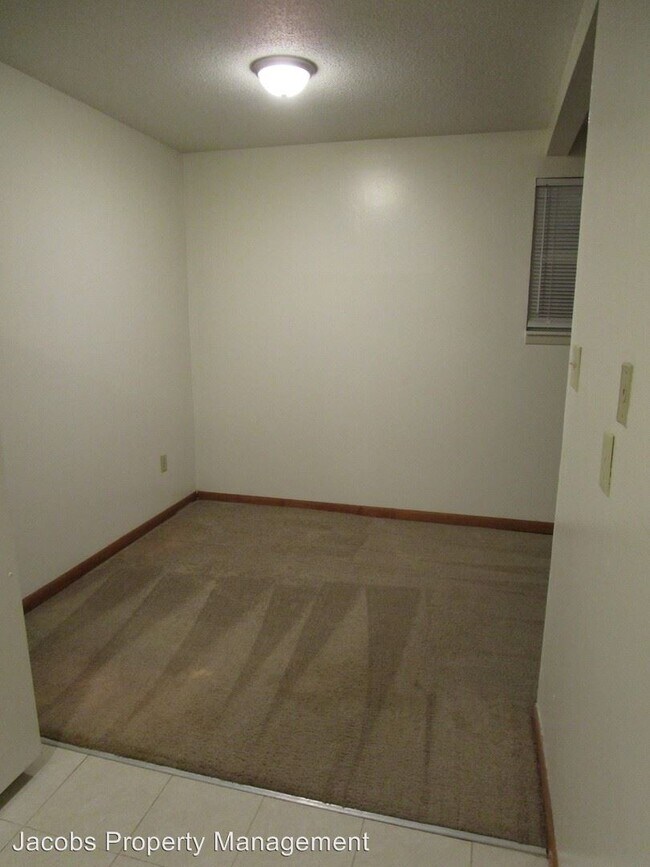 Building Photo - 6180 Circle Dr