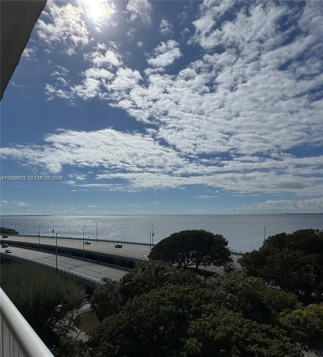 Building Photo - 150 SE 25th Rd