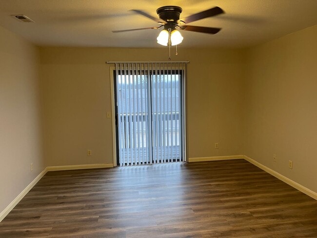 Building Photo - 2 bedroom one bath apartment in beautiful ...