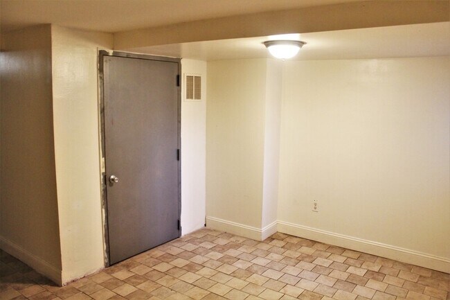 Foto del edificio - 217-219 E Preston St