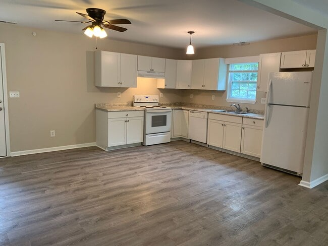 Building Photo - 2112 Wisteria Dr
