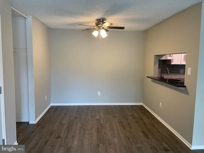 Foto del edificio - 4717 Dunbarton Rd
