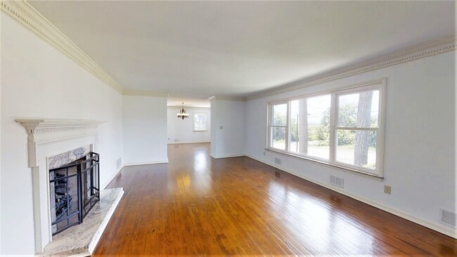 Building Photo - 207 E Martintown Rd