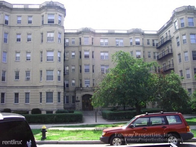 Building Photo - Studio, 1 bath  - 27 Park Dr Apt 9S