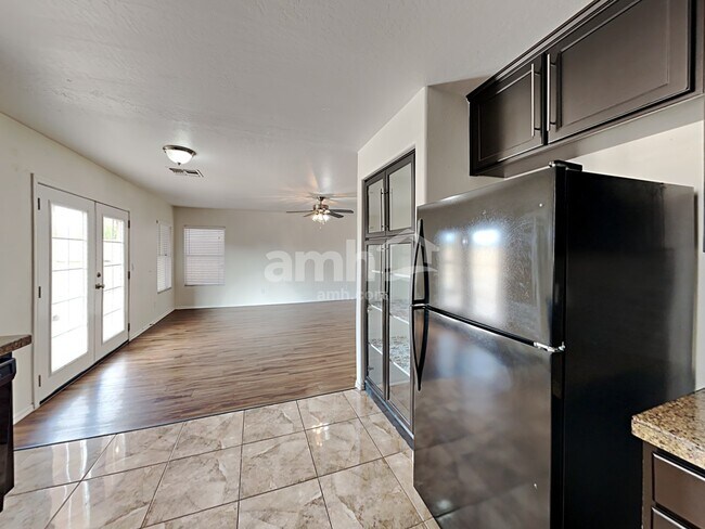 Foto del edificio - 1030 S 223rd Ln