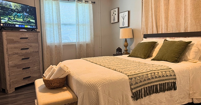 Foto del edificio - 1115 Henrietta Dr