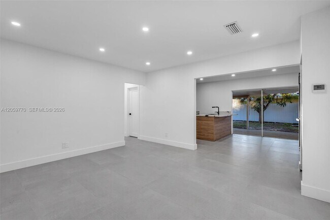 Foto del edificio - 730 NW 77th Way