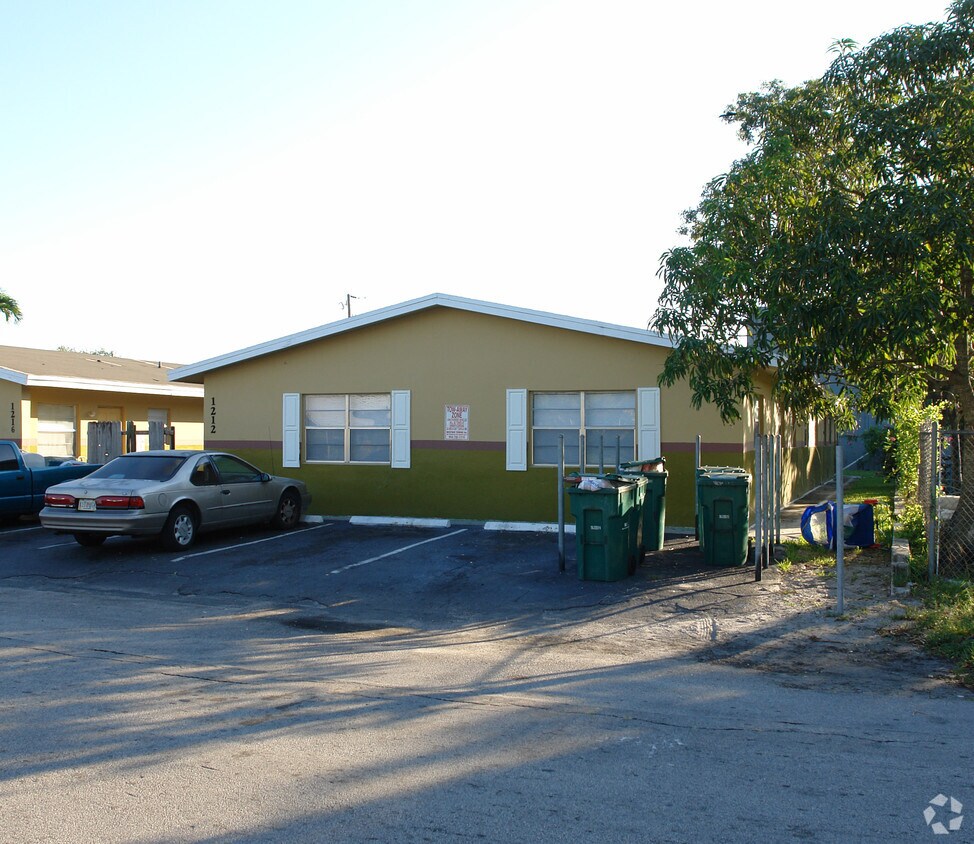 Foto del edificio - 1212-1216 NE 6th Ave