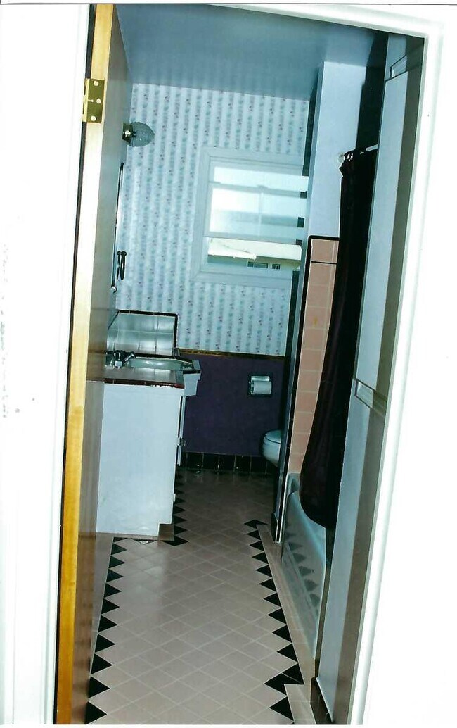 Foto del edificio - 2800 Roosevelt Ave