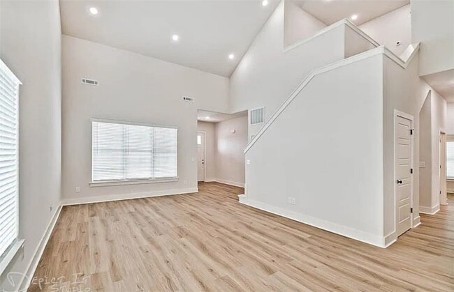 Foto del edificio - 952 Pinnacle St