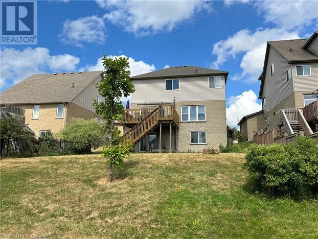 Building Photo - 1833 Foxwood Ave