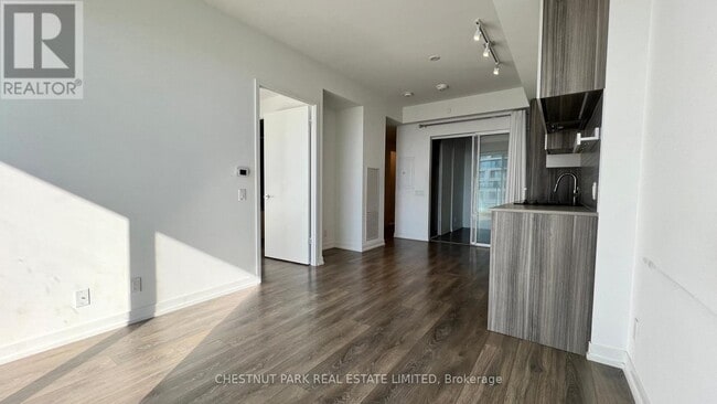 Photo du bâtiment - 898 Portage Pkwy