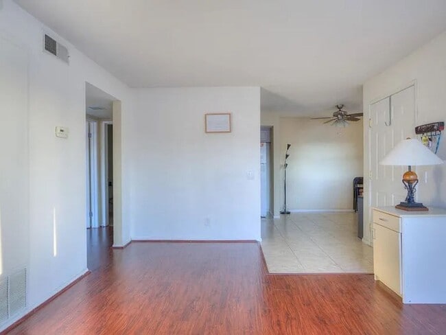 Foto del edificio - Comfortable 1-Bedroom Condo in Gated Palmi...