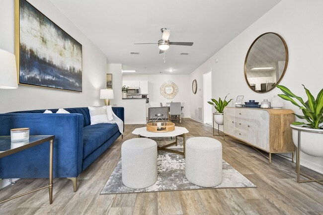 Building Photo - Country Club Lakes