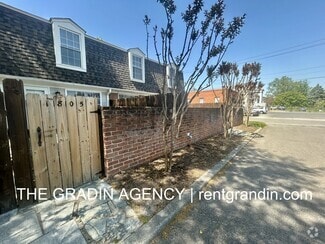 Building Photo - 1805 Grandin Rd SW