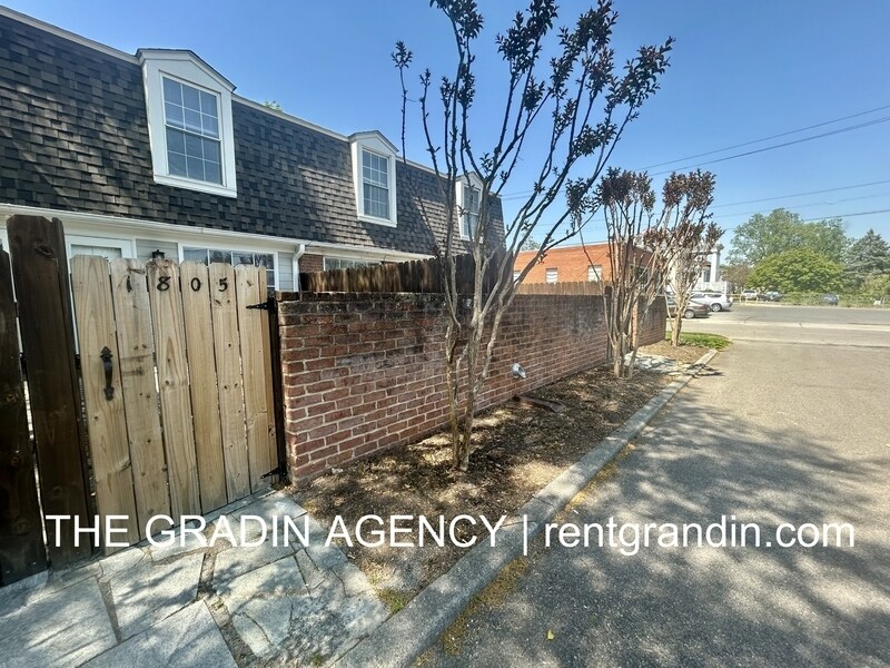 Foto principal - 1805 Grandin Rd SW