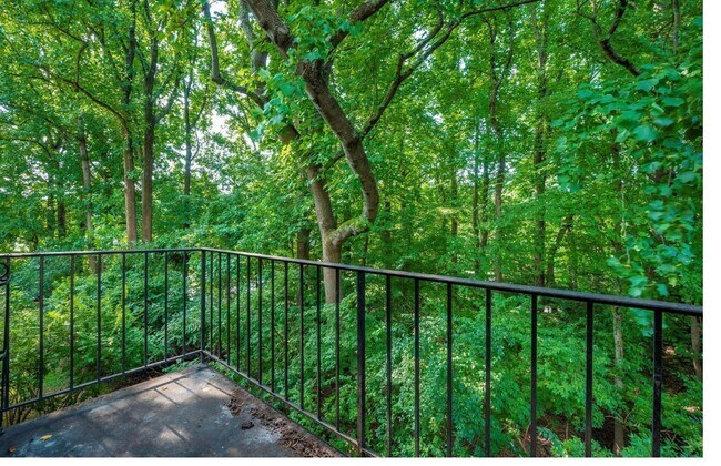 Building Photo - 10619 Montrose Ave