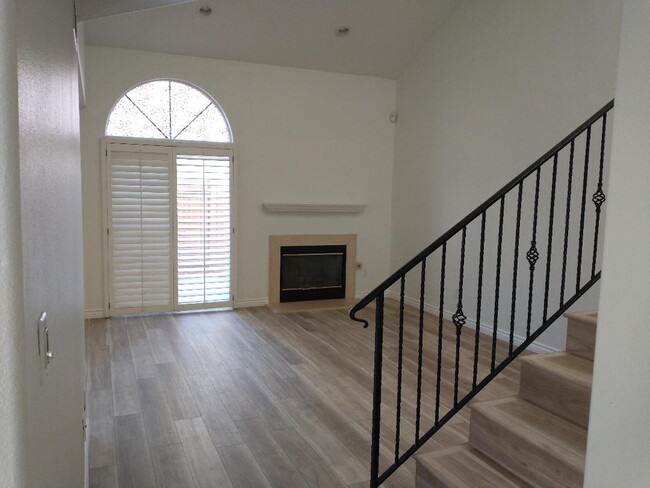 Foto del edificio - 17740 Merridy St