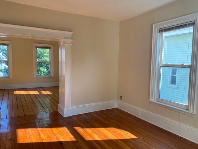 Building Photo - 11 Clarendon Ave