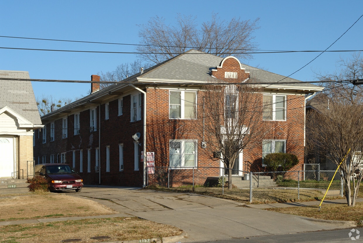 Primary Photo - 1159 N Madison Ave