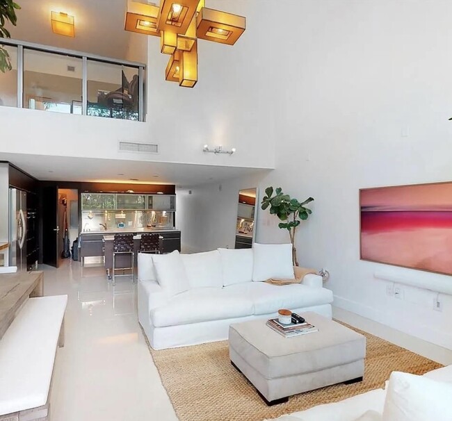 Building Photo - 6000 Collins Ave