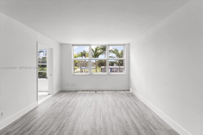 Foto del edificio - 9441 Evergreen Pl