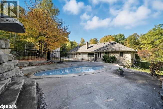 Building Photo - 40 Algonquin Forest Dr