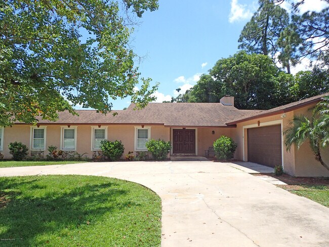 Foto del edificio - 525 Hidden Creek Dr