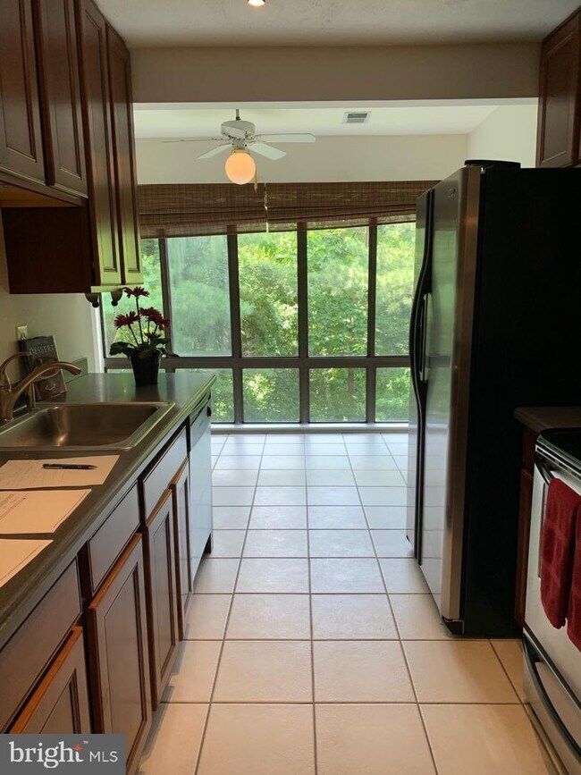 Foto del edificio - 8131 Needwood Rd