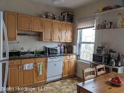 Primary Photo - 102 Line St