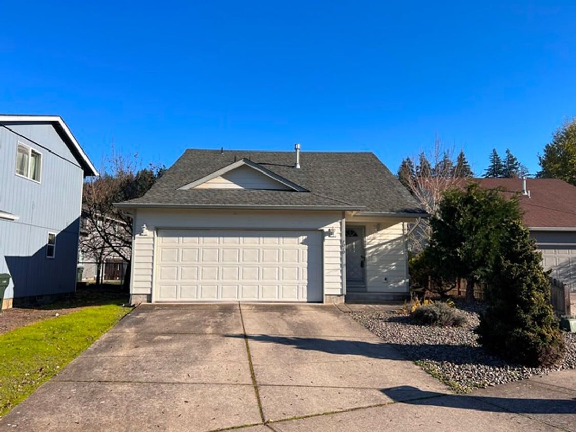 Primary Photo - 2Bd/1.5Ba Two Story House - Available to V...
