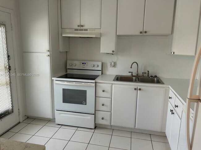 Foto del edificio - 6100 S Falls Cir Dr