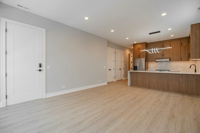 Building Photo - 3738 S Calumet Ave