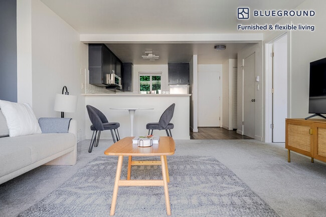 Foto del edificio - 3811 13th Ave W