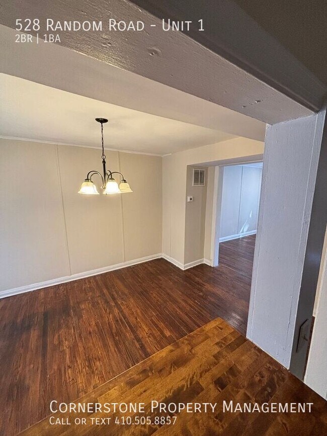 Foto del edificio - 528 Random Rd