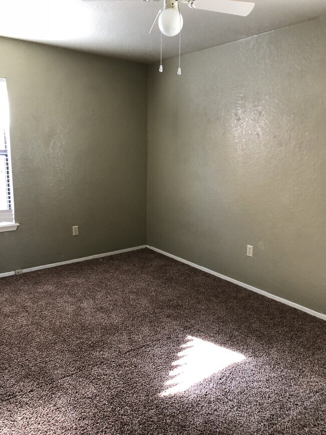 Foto del edificio - Three Bedroom Two Bath Home for Lease - Me...